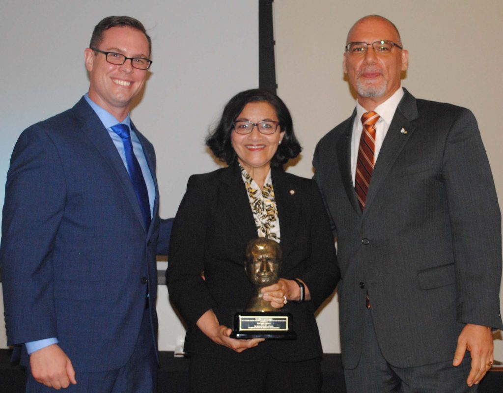Rani Sullivan receives Oberth Award